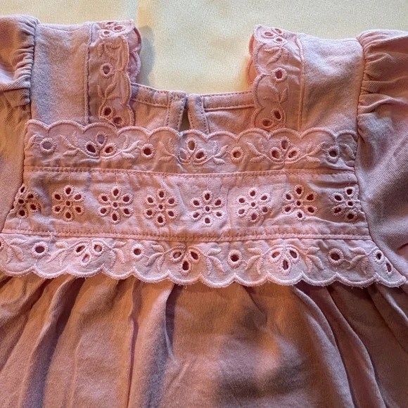 Gap Baby Girl Eyelet Top Short Puff Sleeves Pink NEW WITH TAGS - Picture 2 of 4